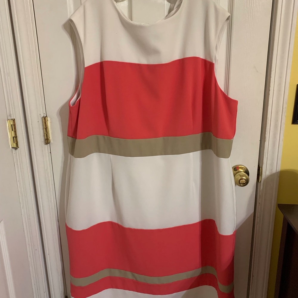 Plus size dress.  95% Polyester.  Machine wash.